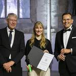 preis bergabe der dgt an medizinstudentin janne drews in der johanniskirche magdeburg fotografin sarah kossmann