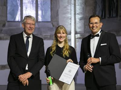 preis bergabe der dgt an medizinstudentin janne drews in der johanniskirche magdeburg fotografin sarah kossmann